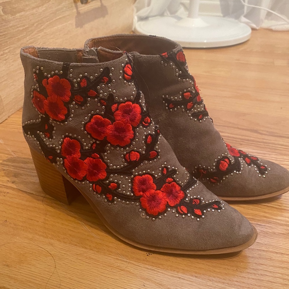 Jeffrey Campbell booties - Picture 2 of 6